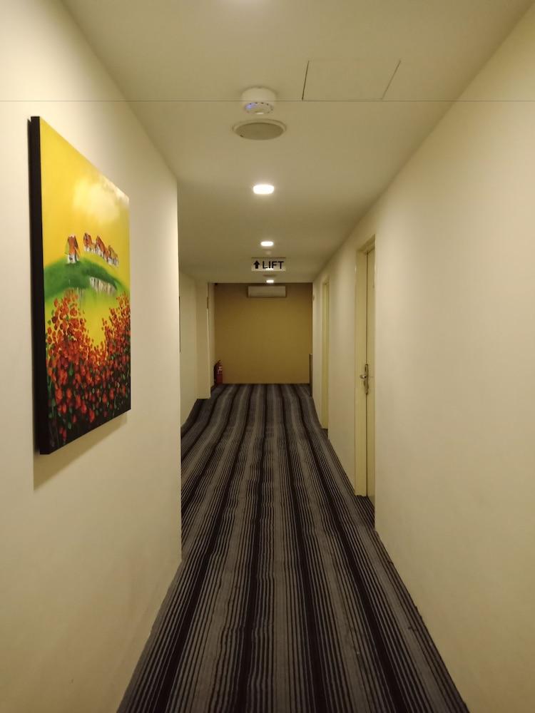 Hotel Zamburger Taman Segar - Previously Home Inn Taman Segar Kuala Lumpur Exterior photo